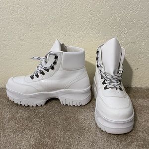 Chunky Lace Up Boots w Patent Crocodile